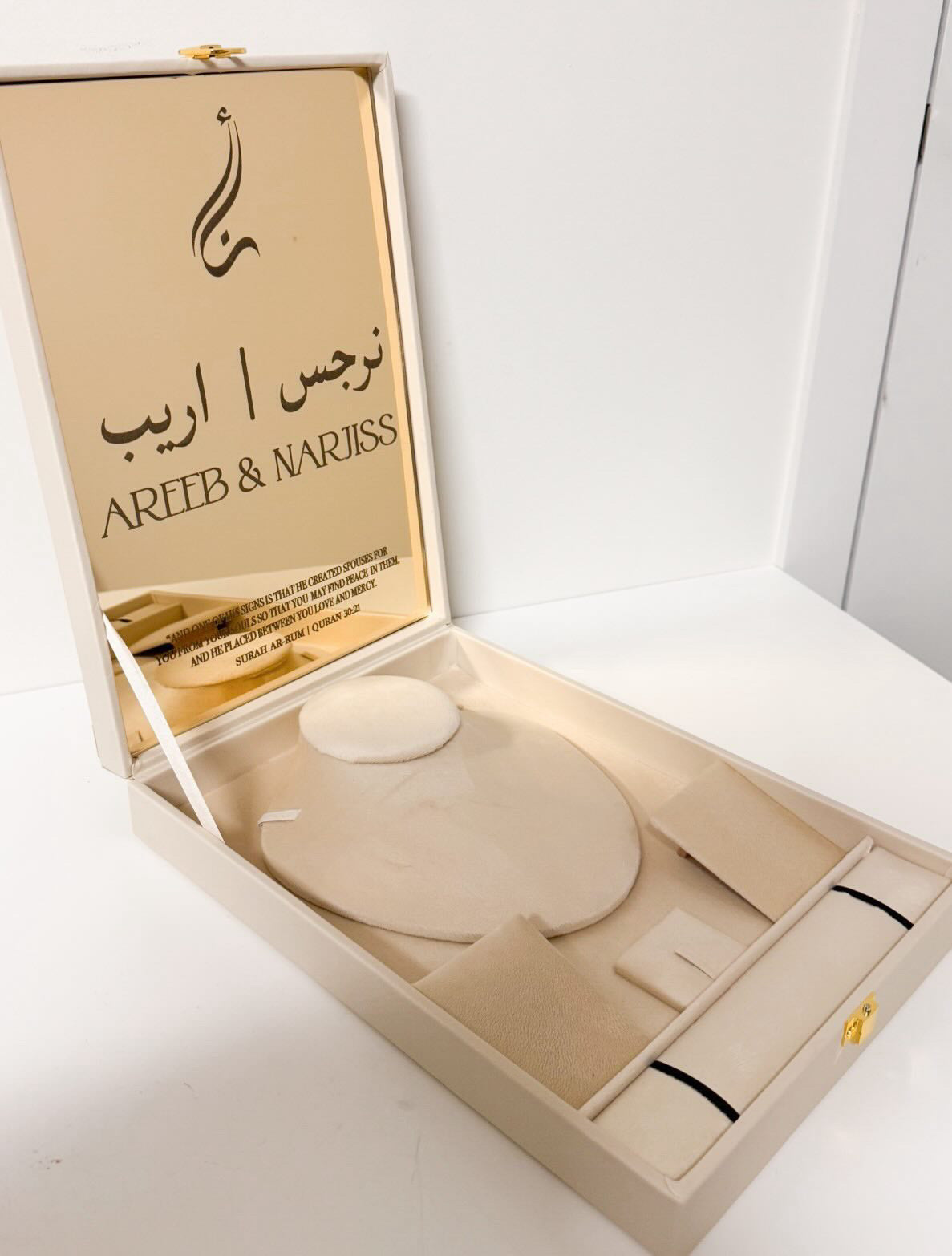 WM JEWELLERY DISPLAY BOX | GOLD DISPLAY