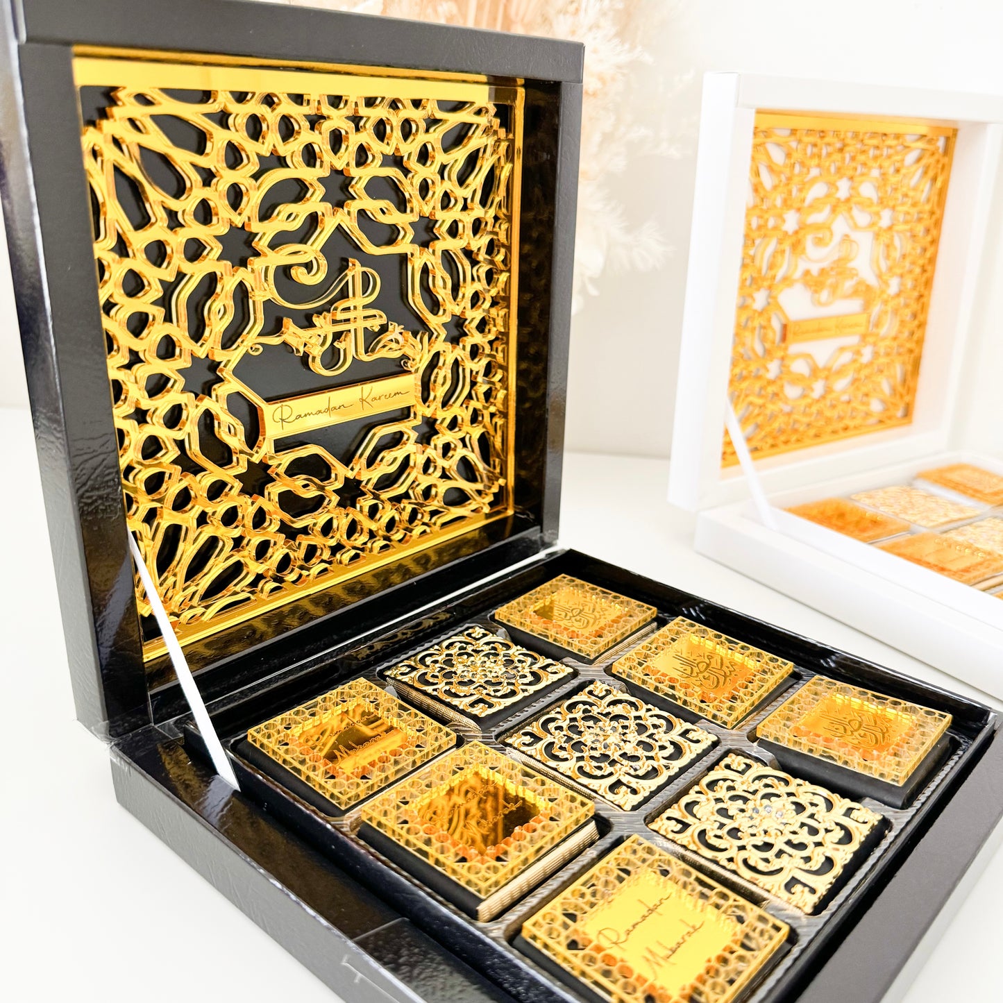 RAMADAN CHOCOLATE GIFT BOX (WHITE/BLACK)