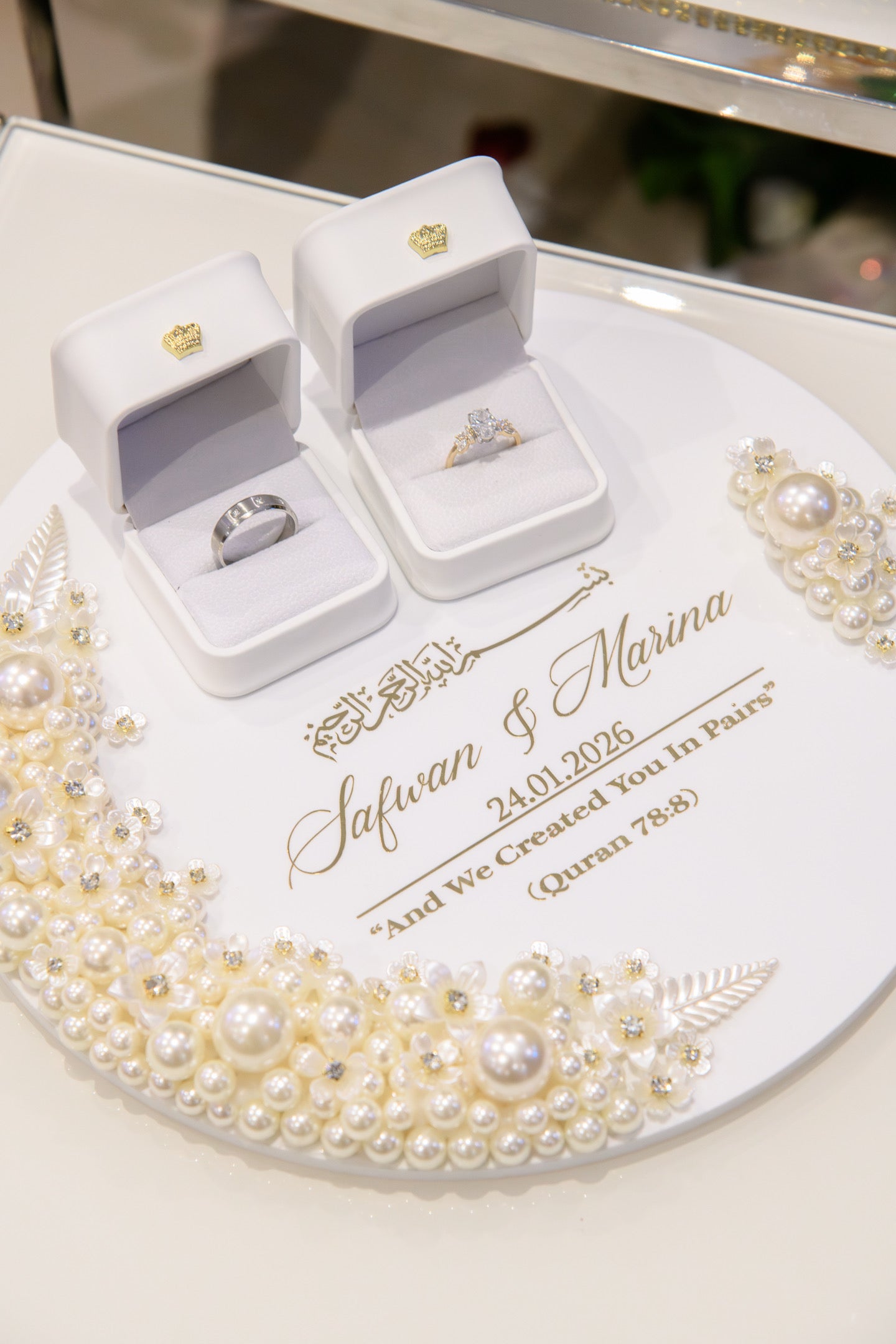 Round Pearl Embellished Ring Tray